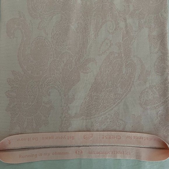 Lululemon Run: Swiftly Tech Racerback *Paisley Heathered Pretty Pink size 4 rare - Picture 10 of 10